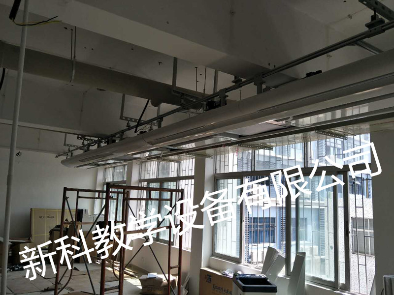 深圳龍崗區(qū)第一所頂裝式創(chuàng)新實驗室工程在布吉中學(xué)火熱施工中