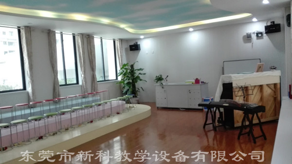 <a href='http://m.gdlangyu.cn/chanpin/58-1.html' target='1' style='font-size:18px; font-weight:bold; color:#000000;'>音樂功能室</a>