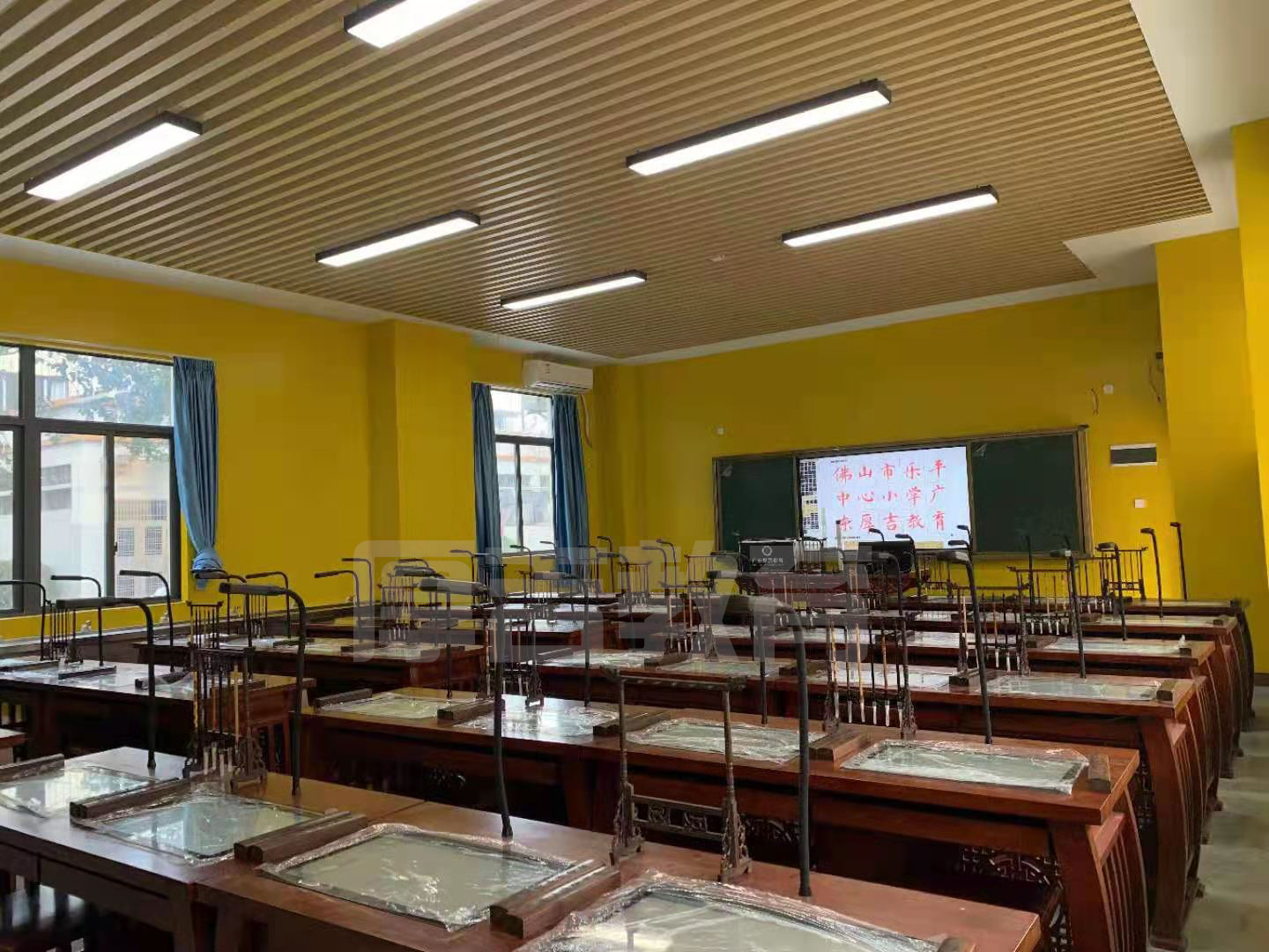 智慧<a href='http://m.gdlangyu.cn/chanpin/57-1.html' target='1' style='font-size:18px; font-weight:bold; color:#000000;'>書法室</a>