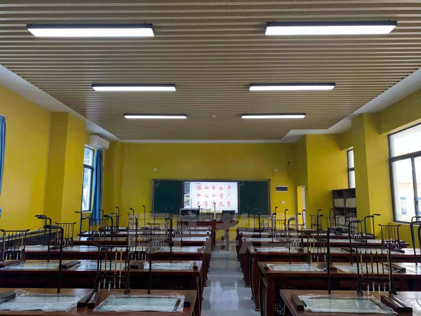 學校<a href='http://m.gdlangyu.cn/chanpin/57-1.html' target='1' style='font-size:18px; font-weight:bold; color:#000000;'>書法室</a>