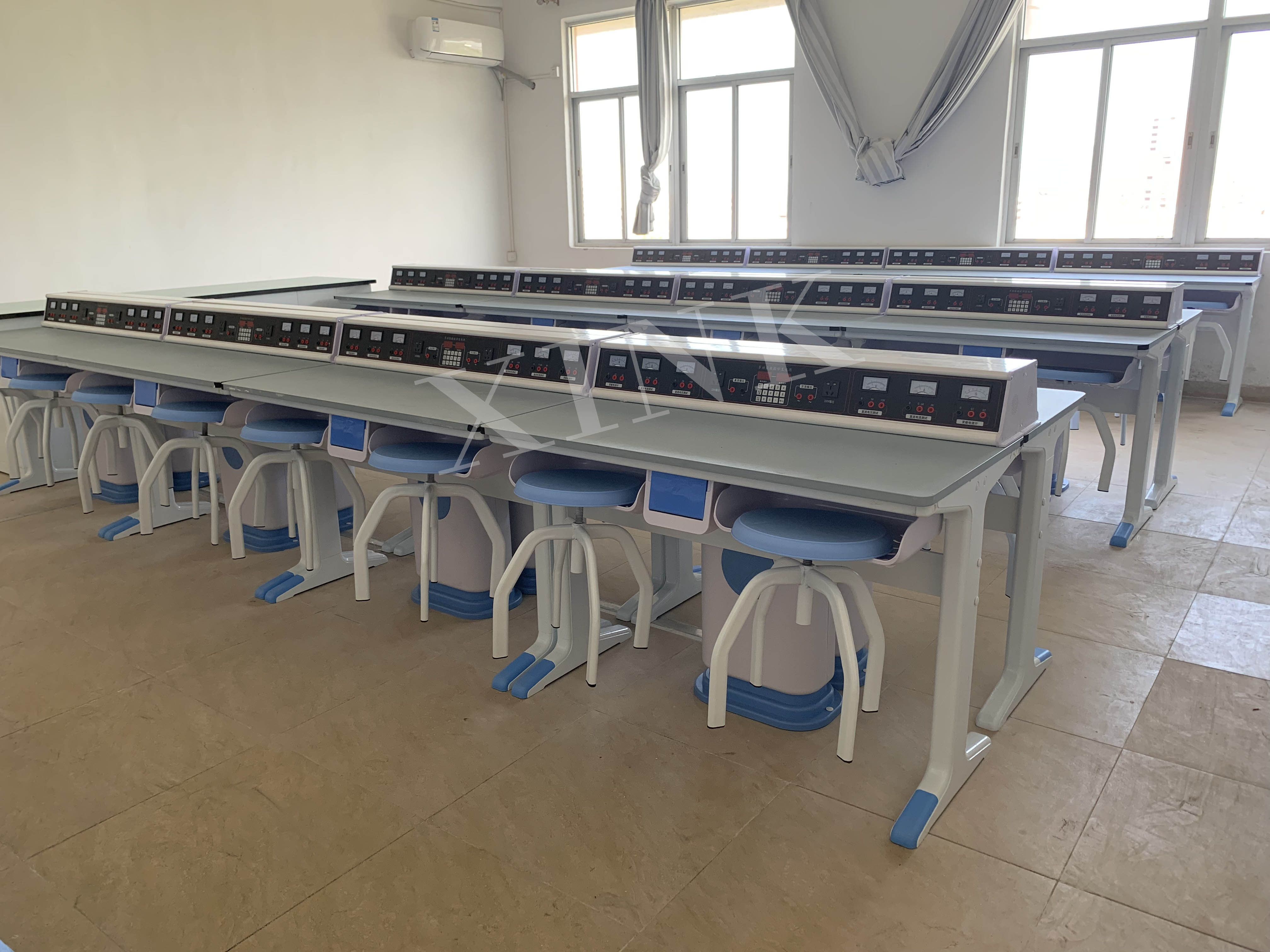 電學<a href='http://m.gdlangyu.cn/' target='1' style='font-size:14px; font-weight:bold; color:#0080ff;'>物理實驗室</a>