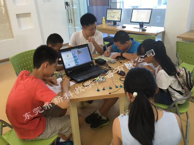 <a href='http://m.gdlangyu.cn' target='1' style='font-size:14px; font-weight:bold; color:#0080ff;'>創客實驗室</a>