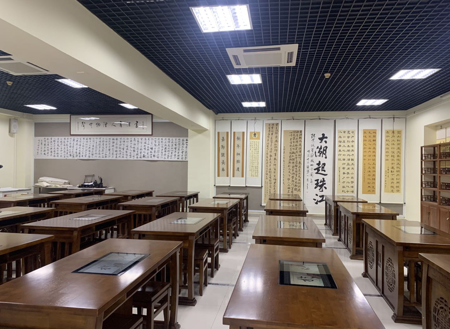 <a href='http://m.gdlangyu.cn/chanpin/57-1.html' target='1' style='font-size:18px; font-weight:bold; color:#000000;'>書法室</a>